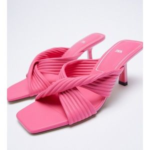 ✨SALE✨Zara heeled crossed strap sandals ✨SALE✨